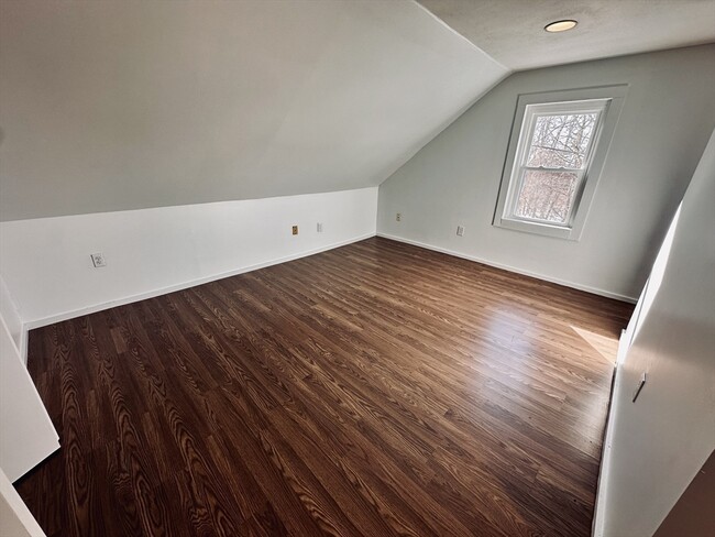 Building Photo - 12 Thorndike St