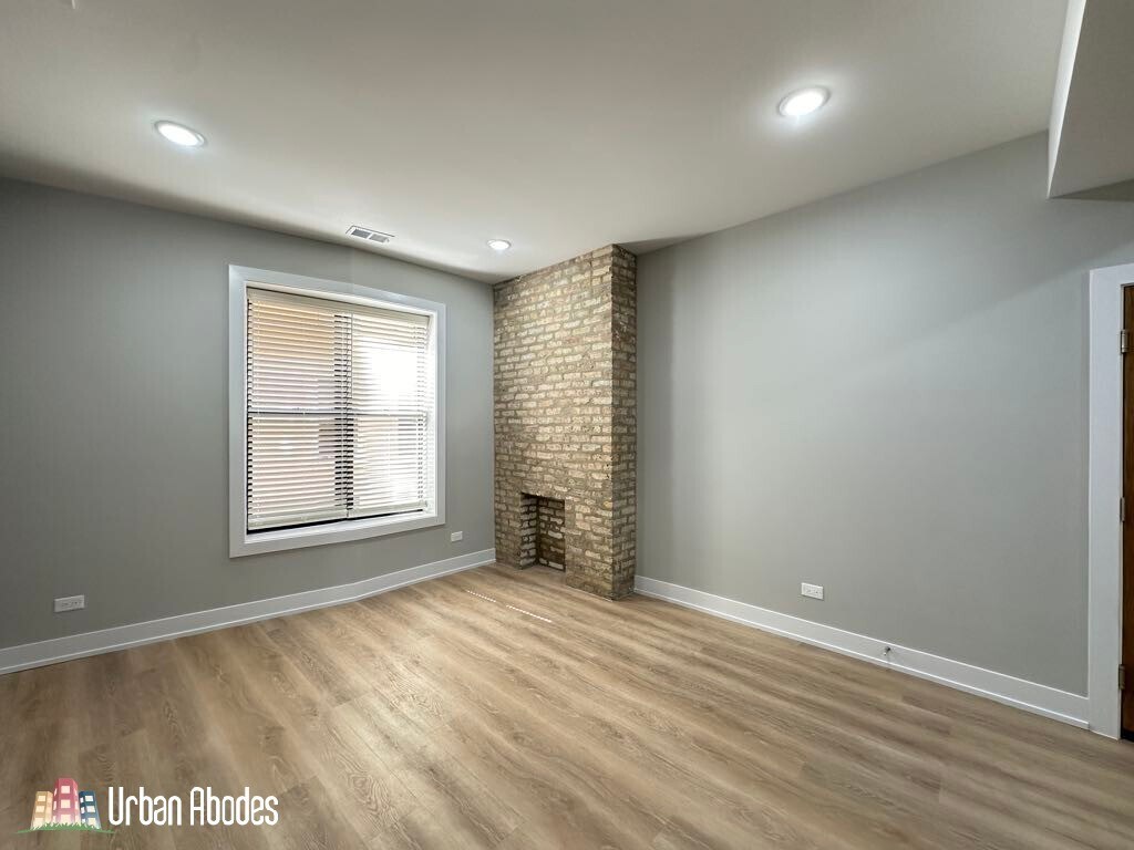 Building Photo - 423 W Belden Ave