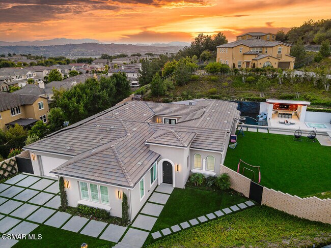 Building Photo - 6981 Shadow Wood Dr