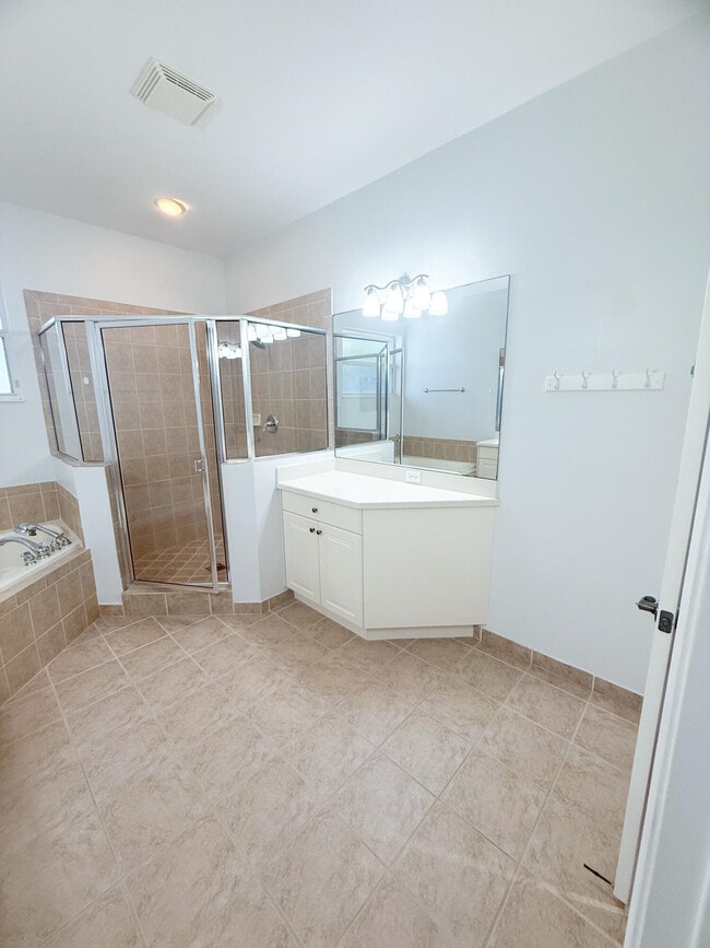 Building Photo - 2125 SW Cape Cod Dr