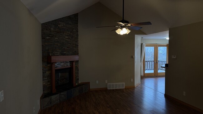 Building Photo - 3003 Oliver St