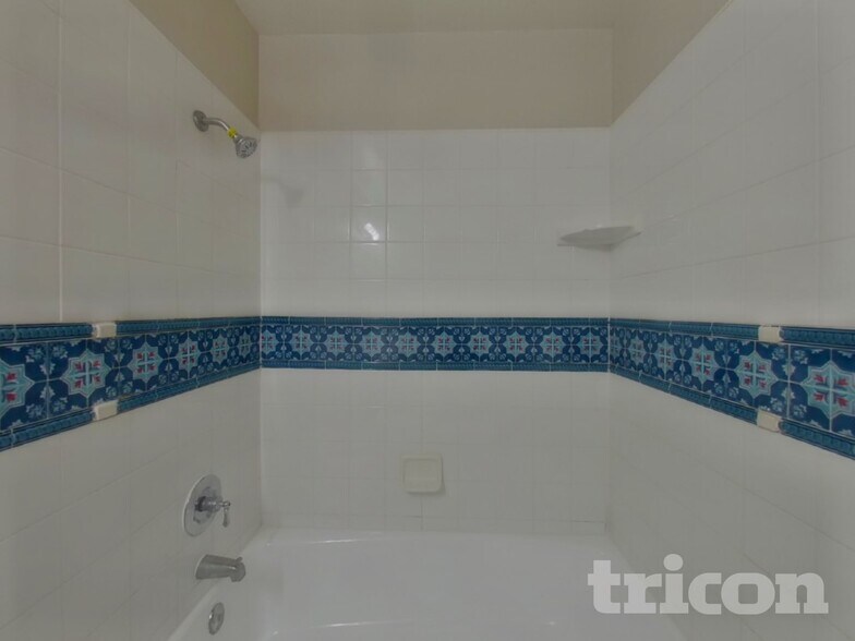 Building Photo - 520 Eider Ln