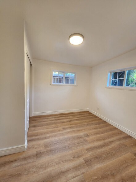 Building Photo - 1208 Lincoln Avenue