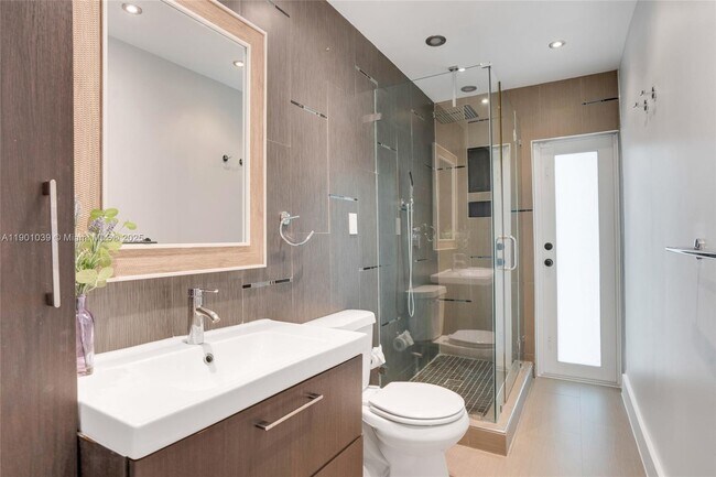 Building Photo - 10440 SW 126th Ave