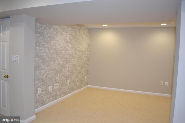 Building Photo - 20412 Middlebury St