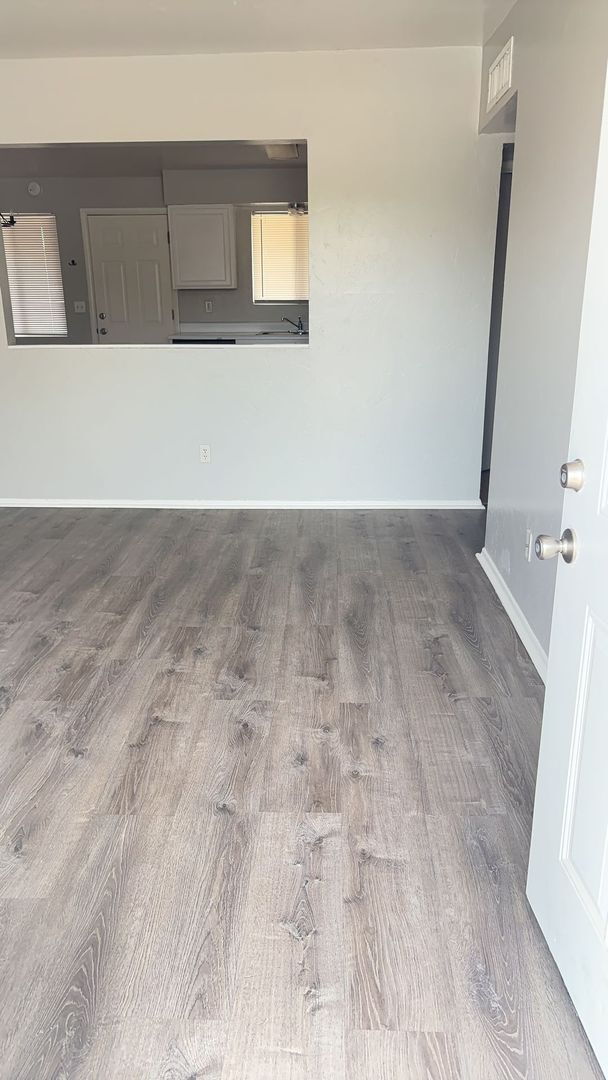 Building Photo - Beautiful 3 bedroom, 2 bath townhouse available