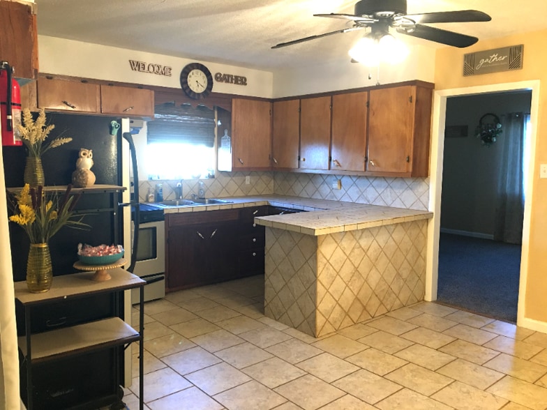 Building Photo - 304 SW 2nd St