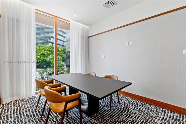 Building Photo - 2655 S Bayshore Dr