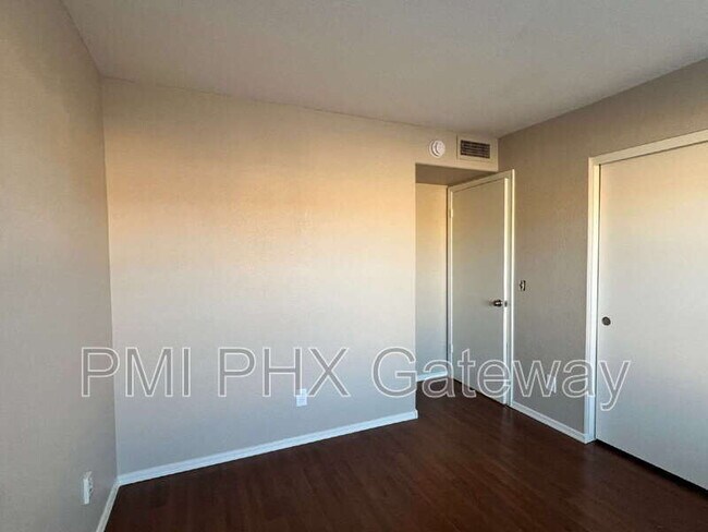 Building Photo - 1331 W Butler Dr