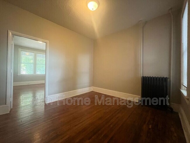 Building Photo - 552 Pershing Ave