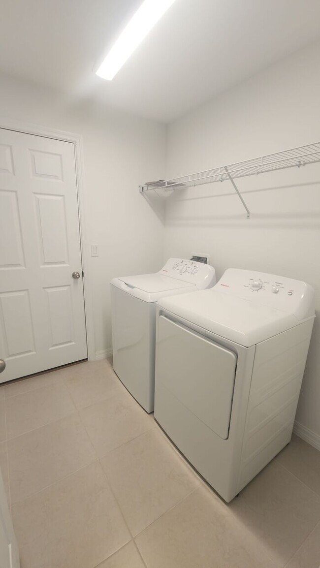 Building Photo - Spacious 3 bed, 2 bath Palm Coast Home min...