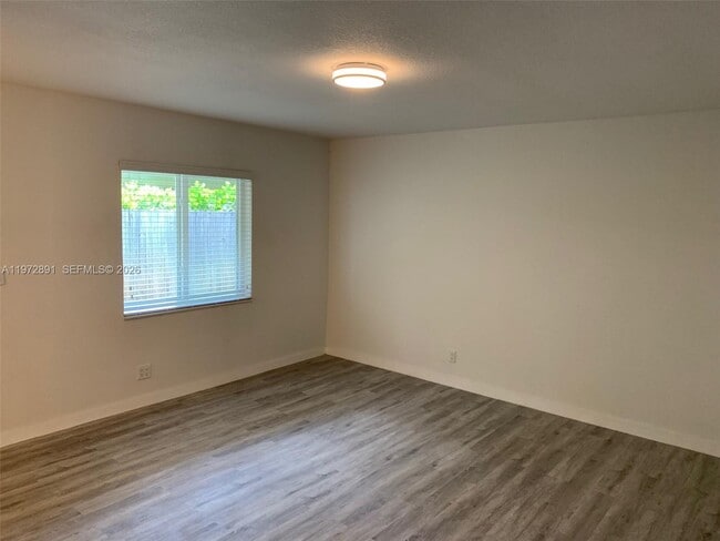 Building Photo - 228 SW 8th St