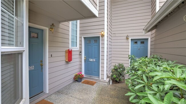 Building Photo - 2bd/2.5ba Kenmore Townhome