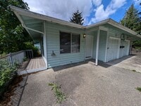 Building Photo - Two Bedroom Duplex in the Heart of Bremert...