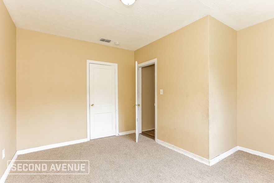 Building Photo - 7048 Alpine St