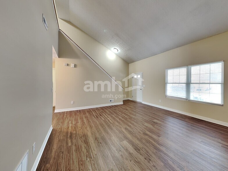 Building Photo - 82 Richard Ave