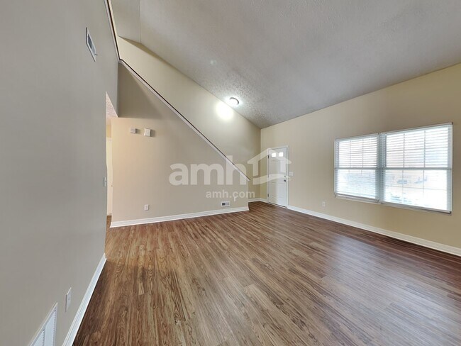 Building Photo - 82 Richard Ave