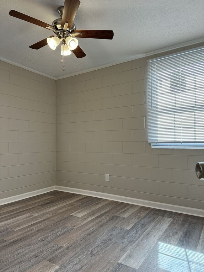 Building Photo - One Month's Free Rent! Charming 3 bedroom home available!  | Section 8 Accepted! |