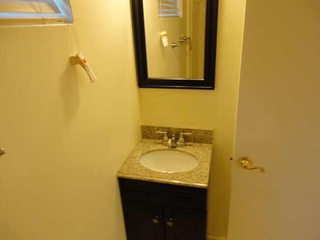 Building Photo - Cute Studio/Mother-in-law Suite PENDING LEASE