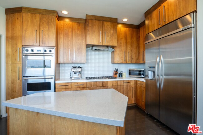 Building Photo - 3865 Buena Park Dr