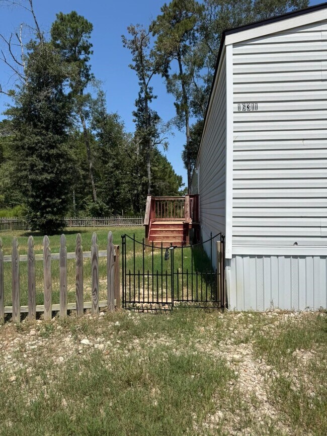 Building Photo - 16311 Crockett Martin Ests Dr