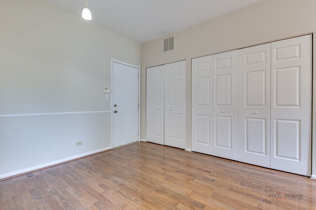 Building Photo - 45 S Oakhurst Dr