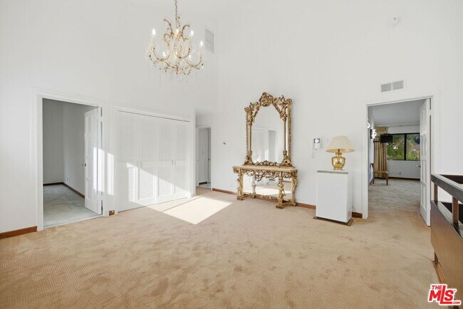 Building Photo - 2846 Royston Pl