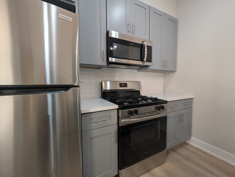 Building Photo - 421 W Belden Ave