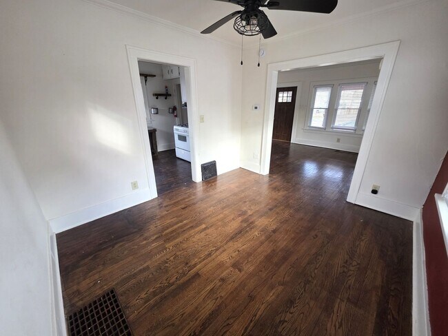 Building Photo - 3 Bedroom and 2 Full Bathroom Single Family Home