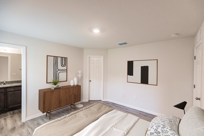 Interior Photo - 27074 Adams St