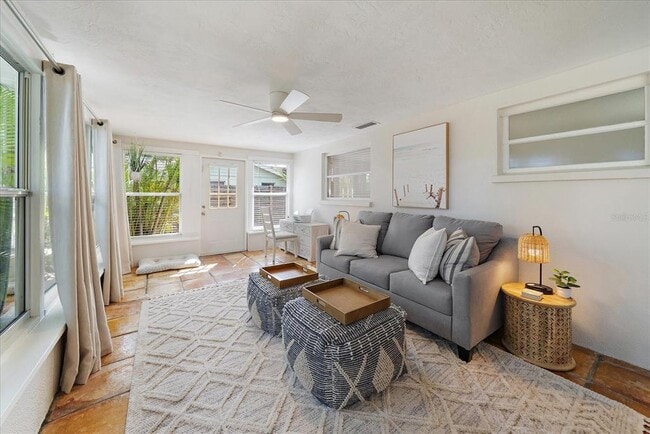 Building Photo - 2650 Leafy Ln