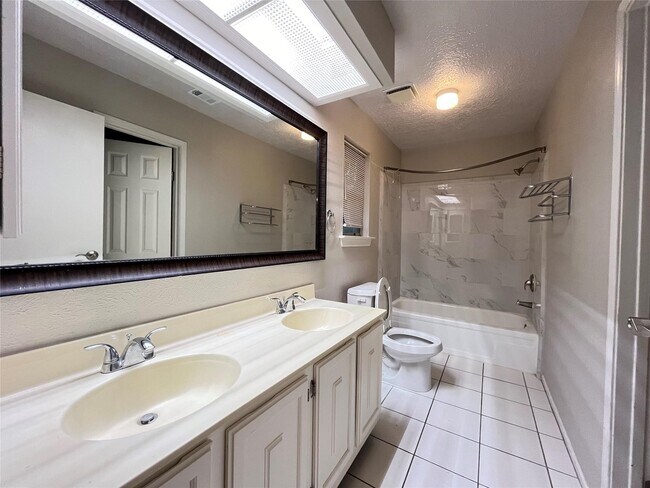Building Photo - 17 Briervine Ct