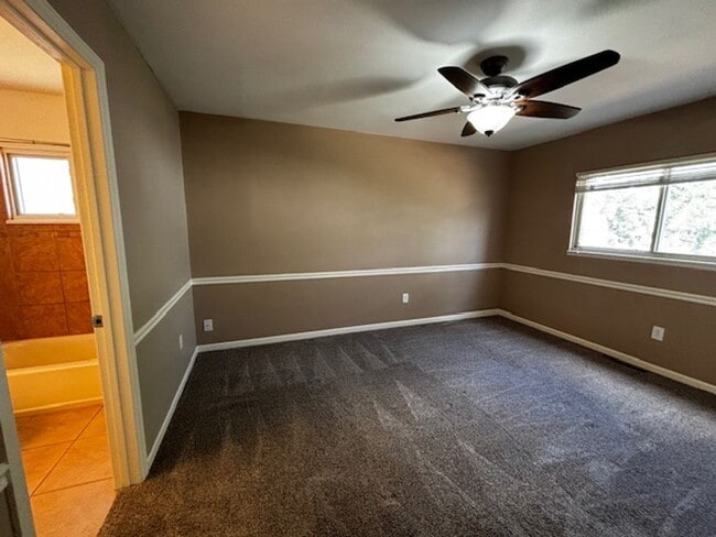 Building Photo - Cute 5 Bedroom 3 Bath Single Family Home