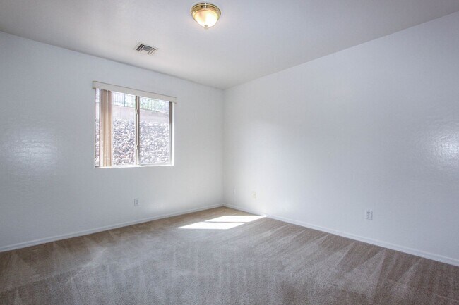 Building Photo - 9611 E Magma Dr