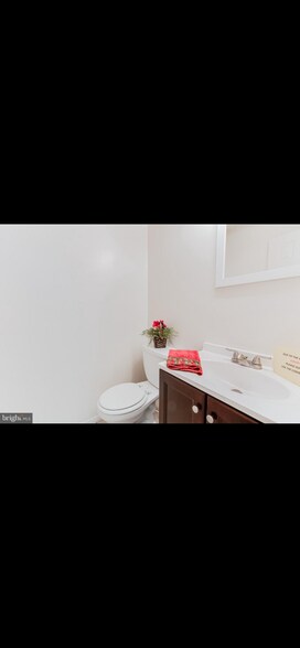 Building Photo - 905 Bellows Ave