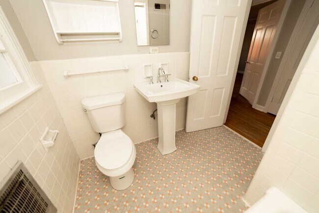 Building Photo - Charming Old Hickory Cottage with Vintage Character