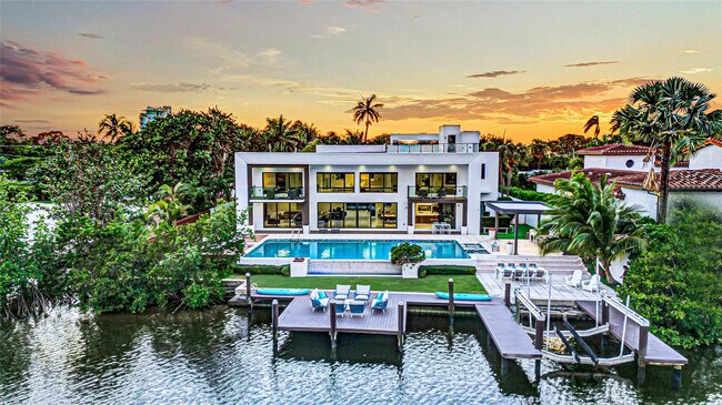 Primary Photo - 1430 S Ocean Dr