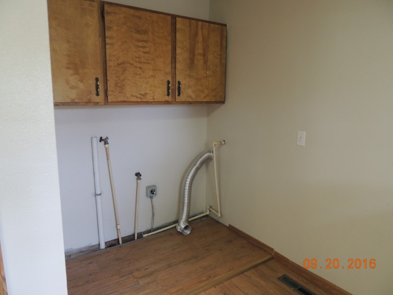 Building Photo - 402 1st St N