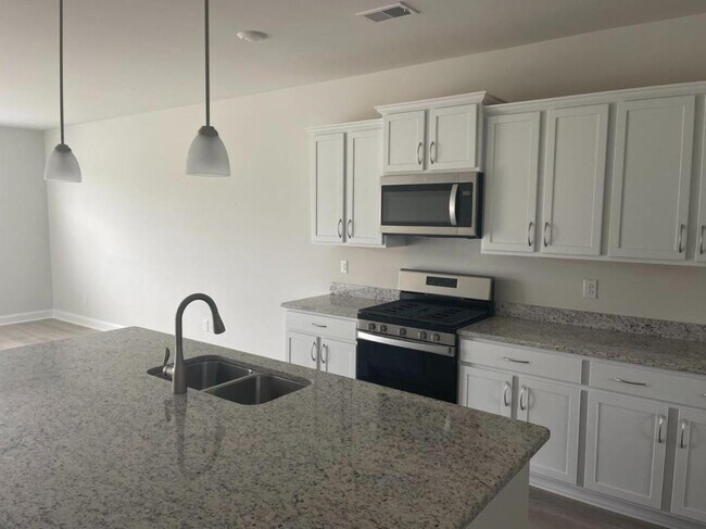 Building Photo - 152 Calhoun Fls Dr