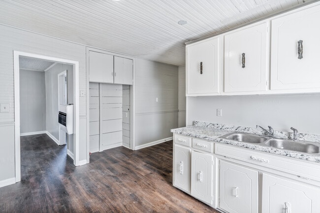 Building Photo - 207 Sunset Ave