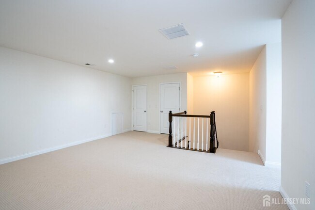 Building Photo - 16 Clover Ln