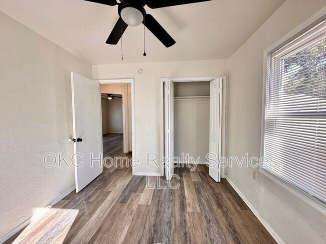 Building Photo - 3516 S St Clair Ave