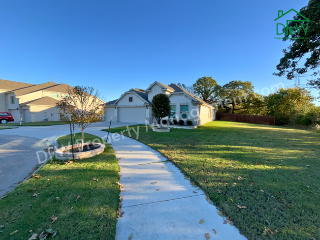 Building Photo - Spacious 4-Bedroom Home in Arlington with ...