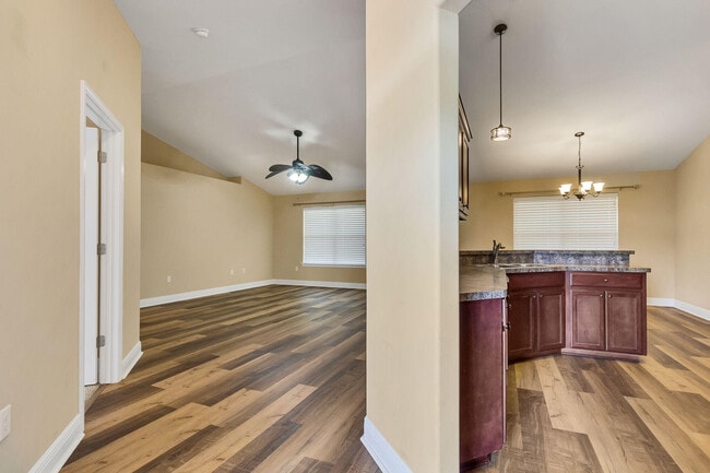 Building Photo - 1952 Bay Pine Cir