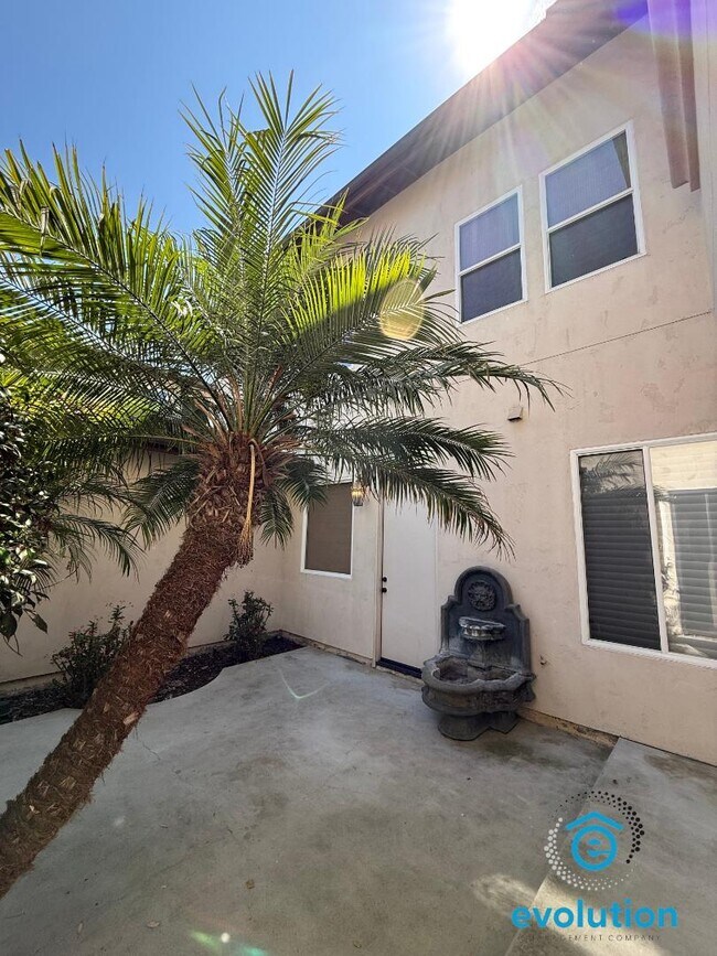 Building Photo - 2914 Carrillo Way