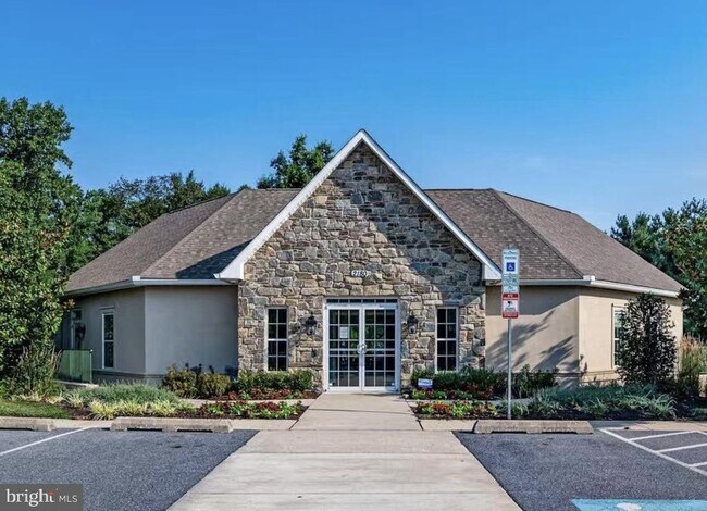Building Photo - 2229 Merion Pond