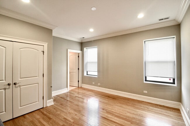 Building Photo - 5528 S Indiana Ave