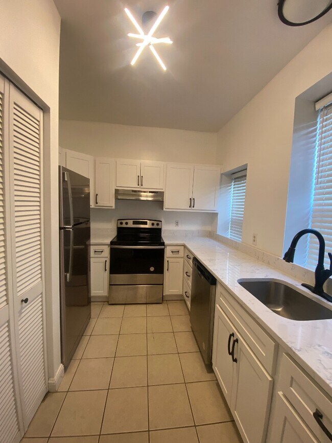 Building Photo - 921AR Geyer