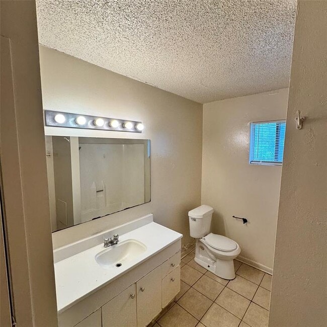 Building Photo - 1626 Royal Hill Dr