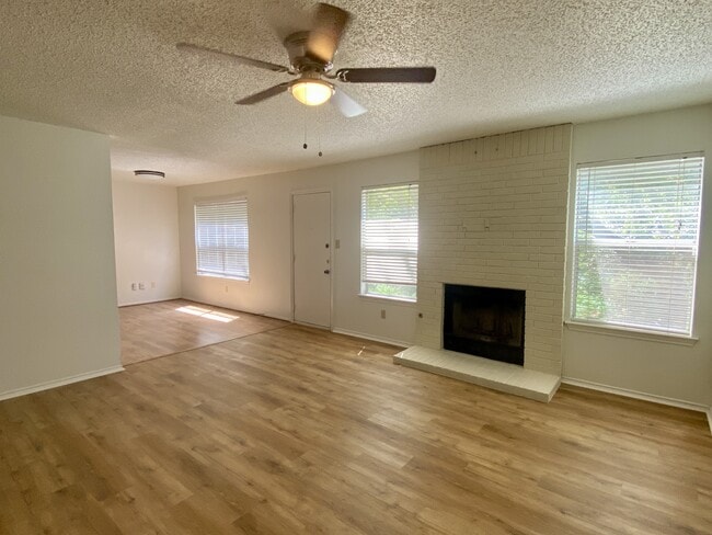 Building Photo - 8607 Cretys Cove